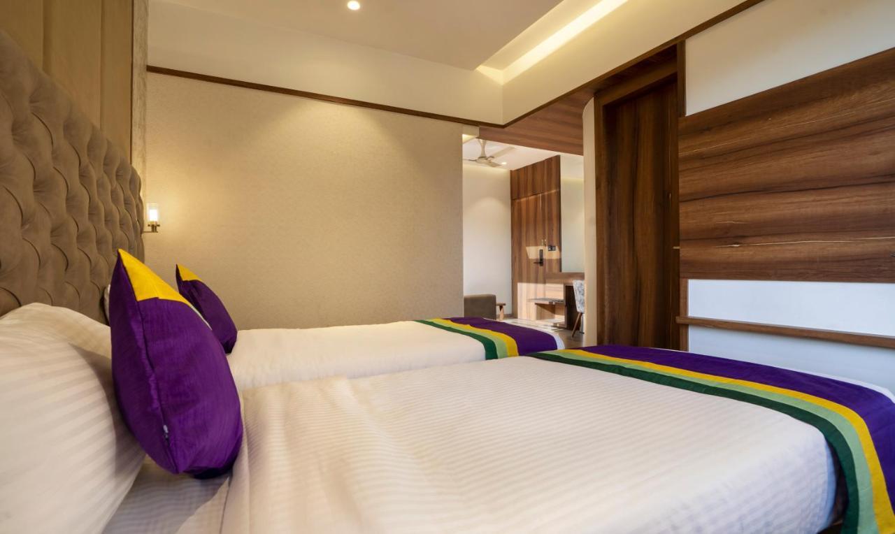 Treebo Premium Savera Inn Mumbai Exteriör bild