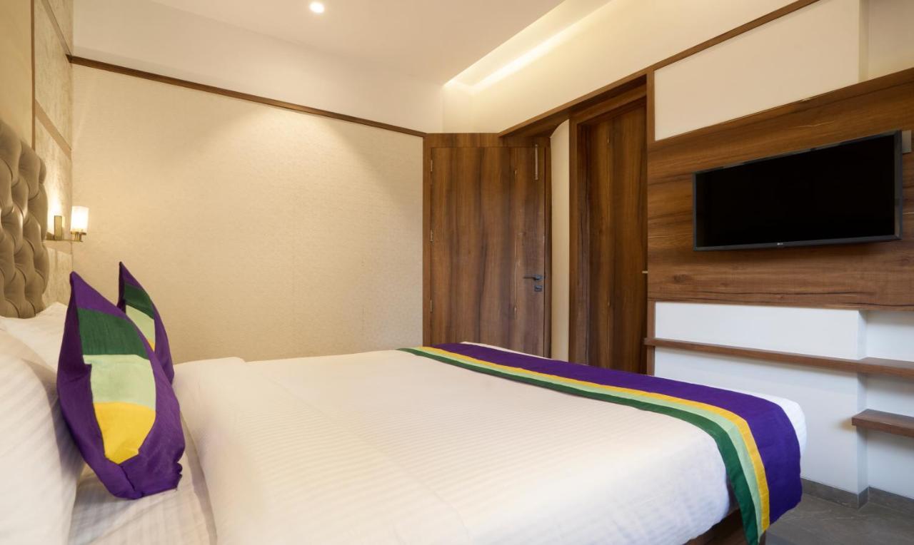 Treebo Premium Savera Inn Mumbai Exteriör bild
